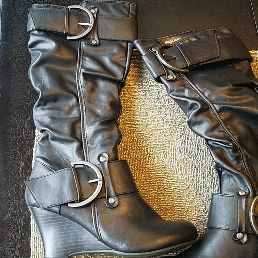 Black buckle boots "Miracle"
